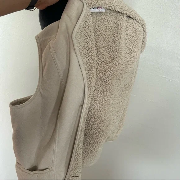 Women's Cream Shearling Vest - Picture 9 of 9